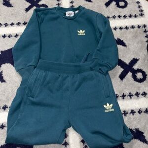 Adidas 2 piece sweat set